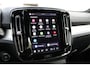 Volvo XC40 2.0 B4 Plus Dark | Trekhaak | Verwarmbare voorstoelen en stuurwiel | Premium audio by Harman Kardon | Apple carplay/Android auto | Keyless | Elektrisch verstelbare stoelen met geheugen | Achteruitrijcamera | All-seasonbanden