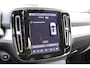 Volvo XC40 2.0 B4 Plus Dark | Trekhaak | Verwarmbare voorstoelen en stuurwiel | Premium audio by Harman Kardon | Apple carplay/Android auto | Keyless | Elektrisch verstelbare stoelen met geheugen | Achteruitrijcamera | All-seasonbanden