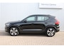 Volvo XC40 2.0 B4 Plus Dark | Trekhaak | Verwarmbare voorstoelen en stuurwiel | Premium audio by Harman Kardon | Apple carplay/Android auto | Keyless | Elektrisch verstelbare stoelen met geheugen | Achteruitrijcamera | All-seasonbanden