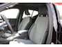 Volvo XC40 2.0 B4 Plus Dark | Trekhaak | Verwarmbare voorstoelen en stuurwiel | Premium audio by Harman Kardon | Apple carplay/Android auto | Keyless | Elektrisch verstelbare stoelen met geheugen | Achteruitrijcamera | All-seasonbanden