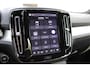 Volvo XC40 2.0 B4 Plus Dark | Trekhaak | Verwarmbare voorstoelen en stuurwiel | Premium audio by Harman Kardon | Apple carplay/Android auto | Keyless | Elektrisch verstelbare stoelen met geheugen | Achteruitrijcamera | All-seasonbanden