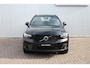 Volvo XC40 2.0 B4 Plus Dark | Trekhaak | Verwarmbare voorstoelen en stuurwiel | Premium audio by Harman Kardon | Apple carplay/Android auto | Keyless | Elektrisch verstelbare stoelen met geheugen | Achteruitrijcamera | All-seasonbanden