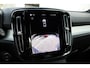 Volvo XC40 2.0 B4 Plus Dark | Trekhaak | Verwarmbare voorstoelen en stuurwiel | Premium audio by Harman Kardon | Apple carplay/Android auto | Keyless | Elektrisch verstelbare stoelen met geheugen | Achteruitrijcamera | All-seasonbanden