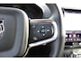 Volvo XC40 2.0 B4 Plus Dark | Trekhaak | Verwarmbare voorstoelen en stuurwiel | Premium audio by Harman Kardon | Apple carplay/Android auto | Keyless | Elektrisch verstelbare stoelen met geheugen | Achteruitrijcamera | All-seasonbanden