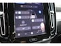 Volvo XC40 2.0 B4 Plus Dark | Trekhaak | Verwarmbare voorstoelen en stuurwiel | Premium audio by Harman Kardon | Apple carplay/Android auto | Keyless | Elektrisch verstelbare stoelen met geheugen | Achteruitrijcamera | All-seasonbanden