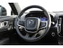 Volvo XC40 2.0 B4 Plus Dark | Trekhaak | Verwarmbare voorstoelen en stuurwiel | Premium audio by Harman Kardon | Apple carplay/Android auto | Keyless | Elektrisch verstelbare stoelen met geheugen | Achteruitrijcamera | All-seasonbanden
