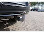 Volvo XC40 2.0 B4 Plus Dark | Trekhaak | Verwarmbare voorstoelen en stuurwiel | Premium audio by Harman Kardon | Apple carplay/Android auto | Keyless | Elektrisch verstelbare stoelen met geheugen | Achteruitrijcamera | All-seasonbanden