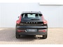 Volvo XC40 2.0 B4 Plus Dark | Trekhaak | Verwarmbare voorstoelen en stuurwiel | Premium audio by Harman Kardon | Apple carplay/Android auto | Keyless | Elektrisch verstelbare stoelen met geheugen | Achteruitrijcamera | All-seasonbanden