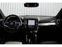 Volvo XC40 2.0 B4 Plus Dark | Trekhaak | Verwarmbare voorstoelen en stuurwiel | Premium audio by Harman Kardon | Apple carplay/Android auto | Keyless | Elektrisch verstelbare stoelen met geheugen | Achteruitrijcamera | All-seasonbanden