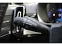 Volvo XC40 2.0 B4 Plus Dark | Trekhaak | Verwarmbare voorstoelen en stuurwiel | Premium audio by Harman Kardon | Apple carplay/Android auto | Keyless | Elektrisch verstelbare stoelen met geheugen | Achteruitrijcamera | All-seasonbanden