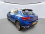 Volkswagen T-Roc 1.0 TSI Style Business Executive multimedia / Navigatie / Camera / Extra getint glas / 17"LM velgen / Clima / MF stuurwiel trans