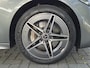 Mercedes-Benz C-klasse 300 e AMG Line / SOH 99,8% / Elektrische trekhaak / Stoelverwarming / Elektrische achterklep / Trekgewicht 1800 kg / Burmester Audio Systeem / Adaptief cruise control / Achteruitrijcamera / Apple Carplay Android Auto /