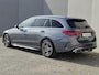 Mercedes-Benz C-klasse 300 e AMG Line / SOH 99,8% / Elektrische trekhaak / Stoelverwarming / Elektrische achterklep / Trekgewicht 1800 kg / Burmester Audio Systeem / Adaptief cruise control / Achteruitrijcamera / Apple Carplay Android Auto /