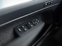 Volvo XC40 B4 211pk Plus Dark / 20'' / Pixel Koplampen / Panoramadak / Getint Glas / Nubuck / 360 Camera / El. Stoelen / Noodreservewiel / Trekhaak / Stoel + Stuuw. Verwarming /