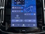 Volvo XC40 B4 211pk Plus Dark / 20'' / Pixel Koplampen / Panoramadak / Getint Glas / Nubuck / 360 Camera / El. Stoelen / Noodreservewiel / Trekhaak / Stoel + Stuuw. Verwarming /