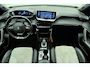 Peugeot e-2008 EV GT Pack 50 kWh | SOH 88,6%| Navigatie | Achteruitrijcamera | Alcantara | Stoelverwarming | Climate control | Cruise control | 18" Lichtmetalen velgen