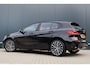 BMW 1-Serie 118i Sportline Automaat | Leer | Stoelverwarming | 18 Inch | Camera | Live Cockpit Plus | Apple Carplay / Android Auto