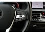 BMW 1-Serie 118i Sportline Automaat | Leer | Stoelverwarming | 18 Inch | Camera | Live Cockpit Plus | Apple Carplay / Android Auto