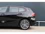 BMW 1-Serie 118i Sportline Automaat | Leer | Stoelverwarming | 18 Inch | Camera | Live Cockpit Plus | Apple Carplay / Android Auto