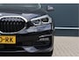 BMW 1-Serie 118i Sportline Automaat | Leer | Stoelverwarming | 18 Inch | Camera | Live Cockpit Plus | Apple Carplay / Android Auto