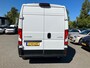 Citroën Jumper 2.2 BlueHDi 140 S&S L2H2 3.5t | Cruise control | Achteruitrijcamera | Digitale binnenspiegel | Navigatie | 3 persoons