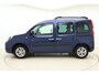Renault Kangoo Family Rolstoelbus | Invalide vervoer | Rolstoelsauto handgeschakeld | Rolstoellift | Airco | Verlaagde vloer achterin | Oprijplaat of elektrische rolstoellift | 3-punts rolstoelgordelsysteem | Elektrische spanbanden | Extra lange veiligheidsgordels | Antislip-oprijplaat | Rolstoelplaats achter bestuurder/passagier | Versterkte vloerconstructie