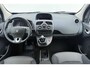 Renault Kangoo Family Rolstoelbus | Invalide vervoer | Rolstoelsauto handgeschakeld | Rolstoellift | Airco | Verlaagde vloer achterin | Oprijplaat of elektrische rolstoellift | 3-punts rolstoelgordelsysteem | Elektrische spanbanden | Extra lange veiligheidsgordels | Antislip-oprijplaat | Rolstoelplaats achter bestuurder/passagier | Versterkte vloerconstructie