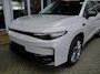 Leapmotor C10 Design 69.9 kWh | Demo | Diverse kleuren leverbaar | 1500 kg trekgewicht | Wltp 420 km | Stuurverwarming | Stoelverwarming en koeling | Elektrisch verstelbare voorstoelen | Navigatie | Keyless entry & start | 20 inch lichtmetalen velgen | Led verlichting