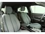 Peugeot e-2008 EV Allure Avantage 54 kWh | Navigatie | Achteruitrijcamera | Adapt. Cruise control | Parkeersensor | Apple Carplay/Android Auto | Lichtmetalen velgen