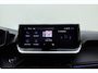 Peugeot e-2008 EV GT 54 kWh | Achteruitrijcamera | Dakrails | Cruise control | Climate control | Navigatie | Stof/lederen bekleding | 16" lichtmetalen velgen | Apple/Android carplay | 400km WLTP | 100% Elektrisch