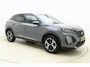 Peugeot e-2008 EV GT 54 kWh | Achteruitrijcamera | Dakrails | Cruise control | Climate control | Navigatie | Stof/lederen bekleding | 16" lichtmetalen velgen | Apple/Android carplay | 400km WLTP | 100% Elektrisch