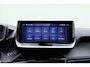 Peugeot e-2008 EV GT 54 kWh | Achteruitrijcamera | Dakrails | Cruise control | Climate control | Navigatie | Stof/lederen bekleding | 16" lichtmetalen velgen | Apple/Android carplay | 400km WLTP | 100% Elektrisch