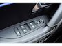 Peugeot e-2008 EV GT 54 kWh | Achteruitrijcamera | Dakrails | Cruise control | Climate control | Navigatie | Stof/lederen bekleding | 16" lichtmetalen velgen | Apple/Android carplay | 400km WLTP | 100% Elektrisch