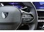 Peugeot e-2008 EV GT 54 kWh | Achteruitrijcamera | Dakrails | Cruise control | Climate control | Navigatie | Stof/lederen bekleding | 16" lichtmetalen velgen | Apple/Android carplay | 400km WLTP | 100% Elektrisch