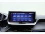 Peugeot e-2008 EV GT 54 kWh | Achteruitrijcamera | Dakrails | Cruise control | Climate control | Navigatie | Stof/lederen bekleding | 16" lichtmetalen velgen | Apple/Android carplay | 400km WLTP | 100% Elektrisch