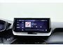 Peugeot e-2008 EV GT 54 kWh | Achteruitrijcamera | Dakrails | Cruise control | Climate control | Navigatie | Stof/lederen bekleding | 16" lichtmetalen velgen | Apple/Android carplay | 400km WLTP | 100% Elektrisch
