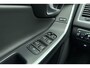 Volvo XC60 2.0 T5 FWD Ocean Race 245pk | Panorama dak | Elektrische stoelen | Verwarmde voorruit | Stoelverwarming | Handsfree kofferklep | Camera | Lederen bekleding | Afneembare trekhaak | 1.600kg trekgewicht | NL auto
