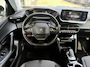 Peugeot e-2008 EV Blue Lease Allure 50 kWh | 97% SoH |Achteruitrijcamera | Navigatie | Trekhaak voor fietsendrager | Navigatie | Cruise Control
