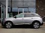 Peugeot 3008 1.2 PureTech Première | Elektrisch bedienbare achterklep | 19 inch velgen | Keyless entry en start | Dealer onderhouden | Navigatie | Zwart Dak | Climate control