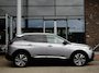 Peugeot 3008 1.2 PureTech Première | Elektrisch bedienbare achterklep | 19 inch velgen | Keyless entry en start | Dealer onderhouden | Navigatie | Zwart Dak | Climate control