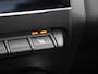 Renault Captur 1.6 E-Tech Plug-in Hybrid 160 Intens | Panorama dak | Achteruitrijcamera | Lichtmetalen velgen | Navigatie | Cruise control | Stoelverwarming |