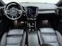 Volvo XC40 T5 262pk Recharge R-Design / Elektr. Stoelen / Panoramadak / Harman&Kardon Audio / Trekhaak / 360 Camera / Full-LED / Leder / Keyless / 19'' + All Season / ACC / BLIS / Stoel + Stuur. Verwarming / DAB /