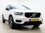 Volvo XC40 T5 262pk Recharge R-Design / Elektr. Stoelen / Panoramadak / Harman&Kardon Audio / Trekhaak / 360 Camera / Full-LED / Leder / Keyless / 19'' + All Season / ACC / BLIS / Stoel + Stuur. Verwarming / DAB /