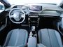 Peugeot e-2008 EV Allure 54 kWh | tot 406km WLTP range | SOH 96% | Parkeersensoren voor + achter | Draadloos Apple Carplay/Android Auto | Cruise Control | Privacy Glass