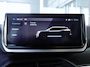 Peugeot e-2008 EV Allure 54 kWh | tot 406km WLTP range | SOH 96% | Parkeersensoren voor + achter | Draadloos Apple Carplay/Android Auto | Cruise Control | Privacy Glass