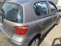 Toyota Yaris 1.3 VVT-i S-Line 1e eigenaar in NIEUWSTAAT, OPRUIMING NU €2450,- !! boekjes en NAP rapport zijn er bij, UNIEK !!