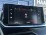 Peugeot 208 1.2 PureTech 100pk Allure | Automaat | Parkeercamera/-sensoren | Navigatie | Cruise Control | Climate Control | Full LED | Apple Carplay/Android Auto | DAB | Lichtmetalen velgen |