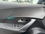 Peugeot e-2008 Envy EV 54kwh 156pk | Apple Carplay/Android Auto | Adaptieve Cruise Control | Lichtmetalen velgen 17 inch | Draadloos laden