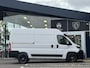 Citroën Jumper 2.2 BlueHDi 140 S&S L2H2 3.5t | Adaptieve Cruise control | Achteruitrijcamera | Climate control | Navigatie | 3 persoons | Side steps | Lichtmetalen velgen black | Pushbar
