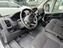 Citroën Jumper 2.2 BlueHDi 140 S&S L2H2 3.5t | Adaptieve Cruise control | Achteruitrijcamera | Climate control | Navigatie | 3 persoons | Side steps | Lichtmetalen velgen black | Pushbar
